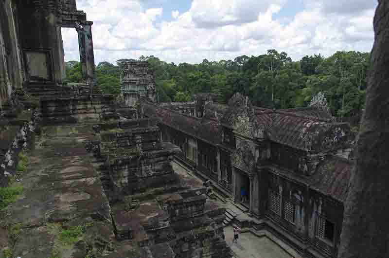 36 - Camboya - Angkor - templo de Angkor Wat - santuario central - vista desde arriba